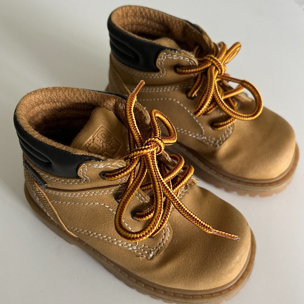 SMART FIT Rugged Outback Toddler Hiking Boots Size 7 EUC